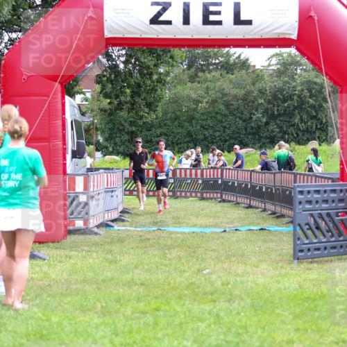 21.06.2026 - 29. Vierlanden-Triathlon Andreas Tolksdorf http://msf.ph/oto/9913358 21.06.2026 11:06:29 Ziel 305, 334 meine-sportfotos.de