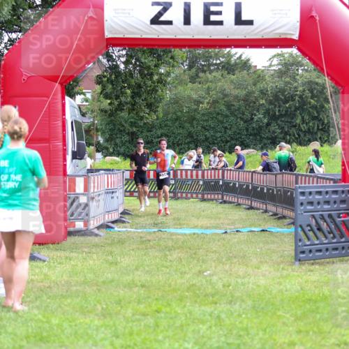 21.06.2026 - 29. Vierlanden-Triathlon Andreas Tolksdorf http://msf.ph/oto/9913359 21.06.2026 11:06:29 Ziel 305, 334 meine-sportfotos.de