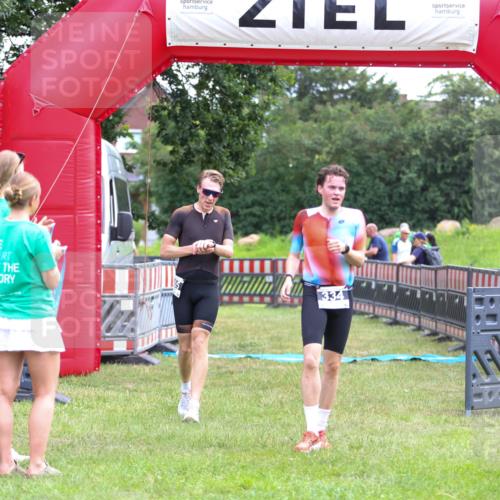 21.06.2026 - 29. Vierlanden-Triathlon Andreas Tolksdorf http://msf.ph/oto/9913378 21.06.2026 11:06:33 Ziel 305, 329, 334, 437 meine-sportfotos.de