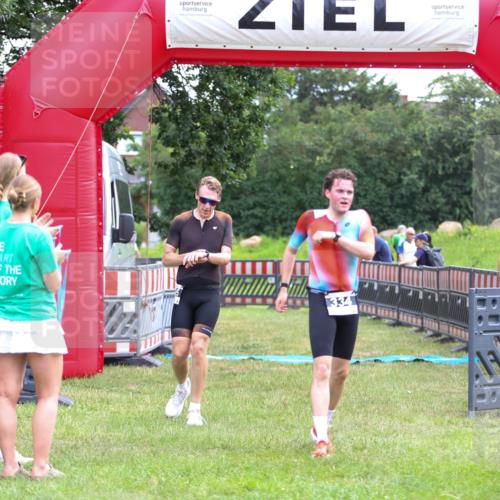21.06.2026 - 29. Vierlanden-Triathlon Andreas Tolksdorf http://msf.ph/oto/9913380 21.06.2026 11:06:33 Ziel 305, 329, 334, 437 meine-sportfotos.de