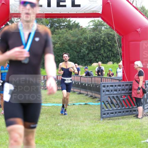 21.06.2026 - 29. Vierlanden-Triathlon Andreas Tolksdorf http://msf.ph/oto/9913394 21.06.2026 11:06:45 Ziel 320, 329, 437 meine-sportfotos.de