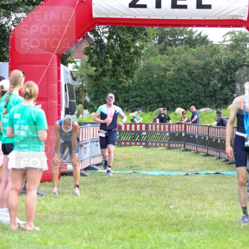 21.06.2026 - 29. Vierlanden-Triathlon Andreas Tolksdorf http://msf.ph/oto/9913396 21.06.2026 11:06:48 Ziel 320, 329, 437 meine-sportfotos.de