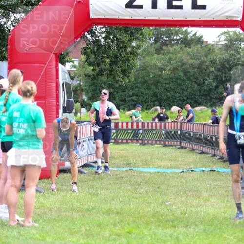 21.06.2026 - 29. Vierlanden-Triathlon Andreas Tolksdorf http://msf.ph/oto/9913400 21.06.2026 11:06:48 Ziel 320, 329, 437 meine-sportfotos.de