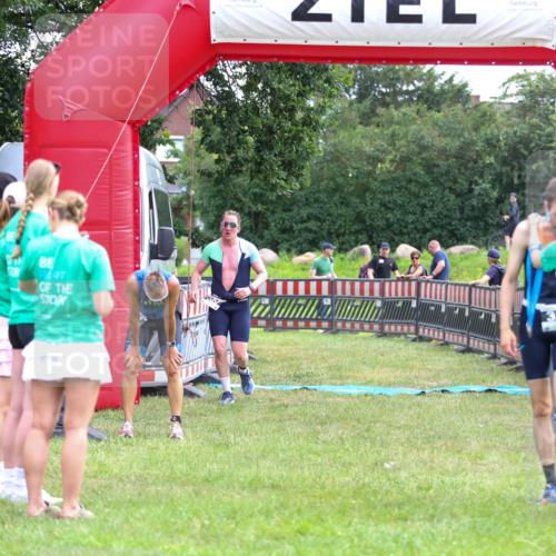 21.06.2026 - 29. Vierlanden-Triathlon Andreas Tolksdorf http://msf.ph/oto/9913405 21.06.2026 11:06:49 Ziel 320 meine-sportfotos.de