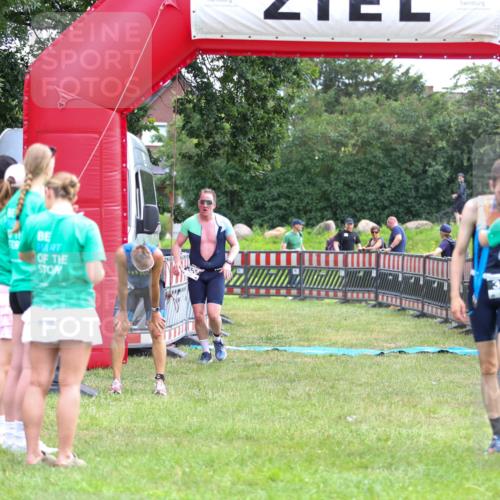 21.06.2026 - 29. Vierlanden-Triathlon Andreas Tolksdorf http://msf.ph/oto/9913406 21.06.2026 11:06:49 Ziel 320 meine-sportfotos.de
