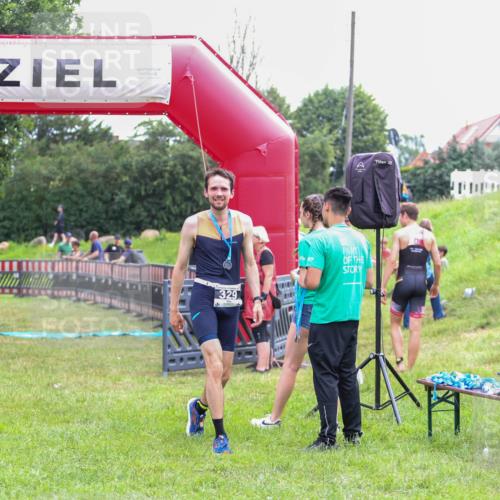 21.06.2026 - 29. Vierlanden-Triathlon Andreas Tolksdorf http://msf.ph/oto/9913408 21.06.2026 11:06:51 Ziel 320 meine-sportfotos.de