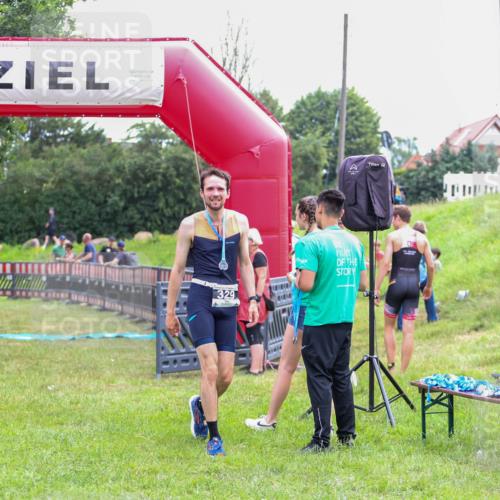 21.06.2026 - 29. Vierlanden-Triathlon Andreas Tolksdorf http://msf.ph/oto/9913409 21.06.2026 11:06:51 Ziel 320 meine-sportfotos.de