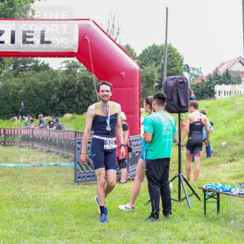 21.06.2026 - 29. Vierlanden-Triathlon Andreas Tolksdorf http://msf.ph/oto/9913410 21.06.2026 11:06:51 Ziel 320 meine-sportfotos.de