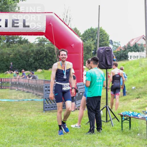 21.06.2026 - 29. Vierlanden-Triathlon Andreas Tolksdorf http://msf.ph/oto/9913411 21.06.2026 11:06:51 Ziel 320 meine-sportfotos.de