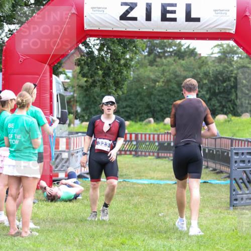 21.06.2026 - 29. Vierlanden-Triathlon Andreas Tolksdorf http://msf.ph/oto/9913423 21.06.2026 11:07:10 Ziel 323 meine-sportfotos.de