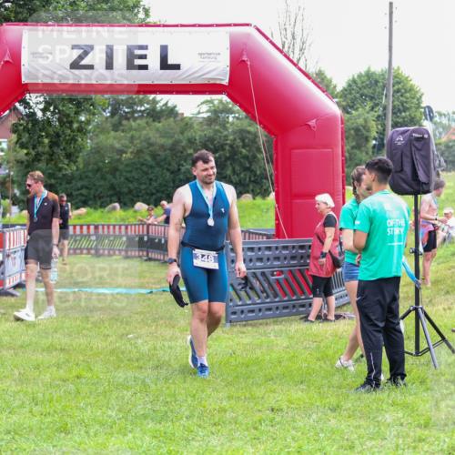 21.06.2026 - 29. Vierlanden-Triathlon Andreas Tolksdorf http://msf.ph/oto/9913432 21.06.2026 11:07:36 Ziel 207 meine-sportfotos.de