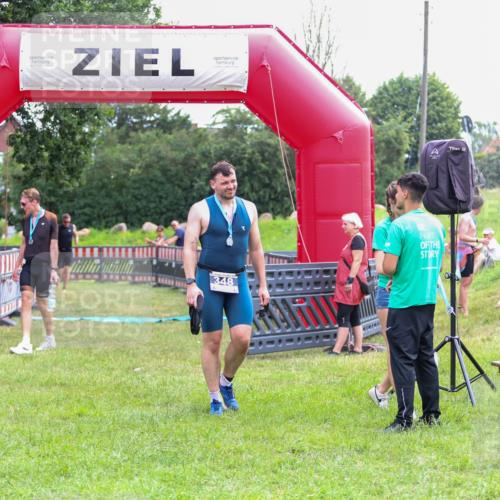21.06.2026 - 29. Vierlanden-Triathlon Andreas Tolksdorf http://msf.ph/oto/9913433 21.06.2026 11:07:36 Ziel 207 meine-sportfotos.de
