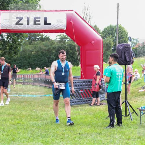 21.06.2026 - 29. Vierlanden-Triathlon Andreas Tolksdorf http://msf.ph/oto/9913435 21.06.2026 11:07:36 Ziel 207 meine-sportfotos.de