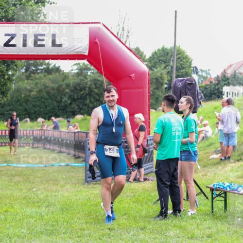 21.06.2026 - 29. Vierlanden-Triathlon Andreas Tolksdorf http://msf.ph/oto/9913437 21.06.2026 11:07:37 Ziel 207 meine-sportfotos.de