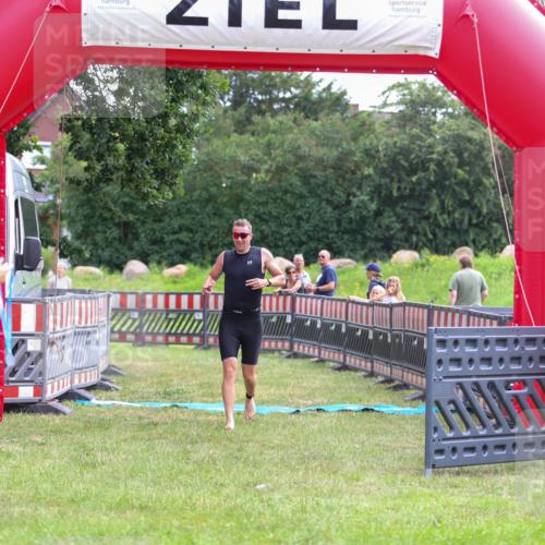21.06.2026 - 29. Vierlanden-Triathlon Andreas Tolksdorf http://msf.ph/oto/9913444 21.06.2026 11:07:41 Ziel 207 meine-sportfotos.de
