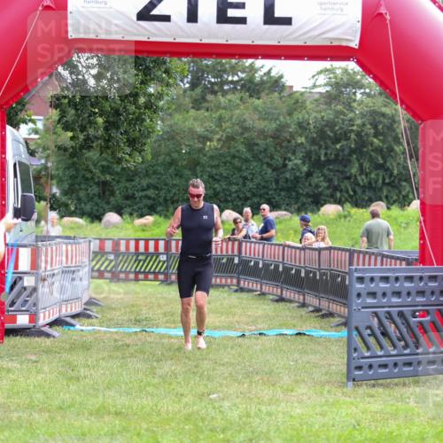 21.06.2026 - 29. Vierlanden-Triathlon Andreas Tolksdorf http://msf.ph/oto/9913446 21.06.2026 11:07:41 Ziel 207 meine-sportfotos.de