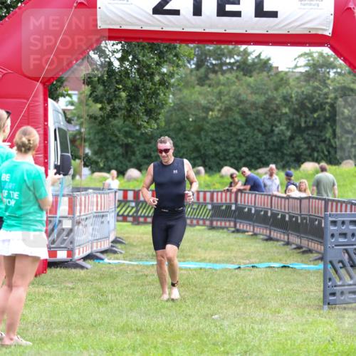 21.06.2026 - 29. Vierlanden-Triathlon Andreas Tolksdorf http://msf.ph/oto/9913449 21.06.2026 11:07:43 Ziel 207 meine-sportfotos.de