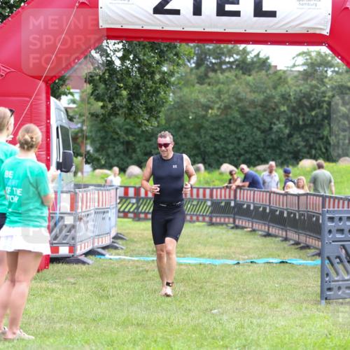 21.06.2026 - 29. Vierlanden-Triathlon Andreas Tolksdorf http://msf.ph/oto/9913450 21.06.2026 11:07:43 Ziel 207 meine-sportfotos.de