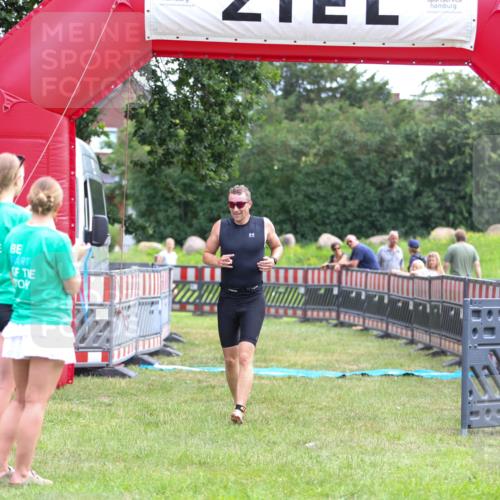 21.06.2026 - 29. Vierlanden-Triathlon Andreas Tolksdorf http://msf.ph/oto/9913451 21.06.2026 11:07:43 Ziel 207 meine-sportfotos.de