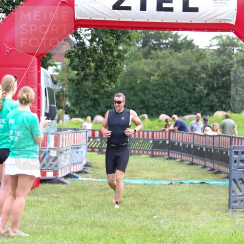 21.06.2026 - 29. Vierlanden-Triathlon Andreas Tolksdorf http://msf.ph/oto/9913454 21.06.2026 11:07:43 Ziel 207 meine-sportfotos.de