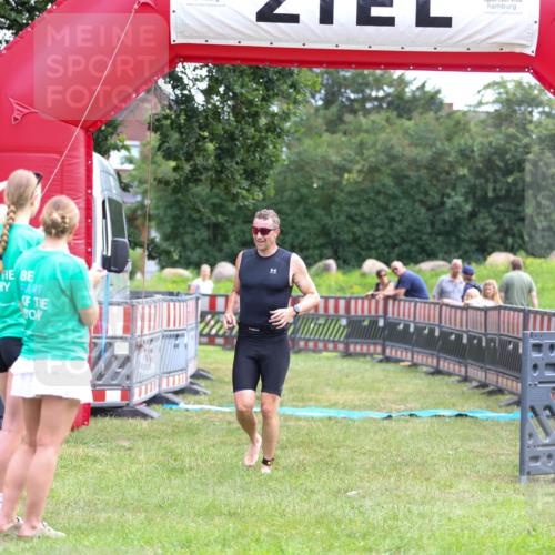 21.06.2026 - 29. Vierlanden-Triathlon Andreas Tolksdorf http://msf.ph/oto/9913456 21.06.2026 11:07:43 Ziel 207 meine-sportfotos.de