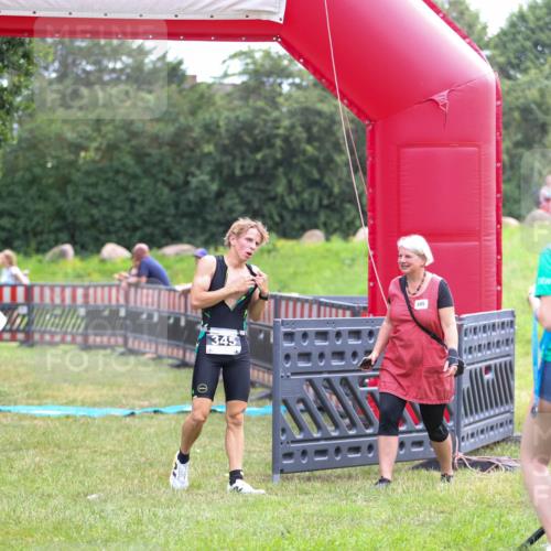 21.06.2026 - 29. Vierlanden-Triathlon Andreas Tolksdorf http://msf.ph/oto/9913457 21.06.2026 11:08:01 Ziel 345, 349, 425 meine-sportfotos.de