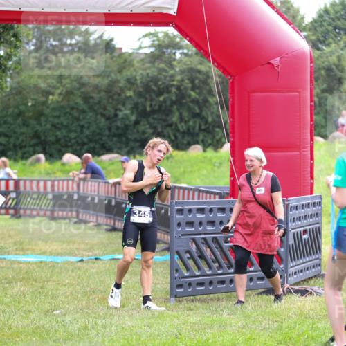 21.06.2026 - 29. Vierlanden-Triathlon Andreas Tolksdorf http://msf.ph/oto/9913458 21.06.2026 11:08:01 Ziel 345, 349, 425 meine-sportfotos.de