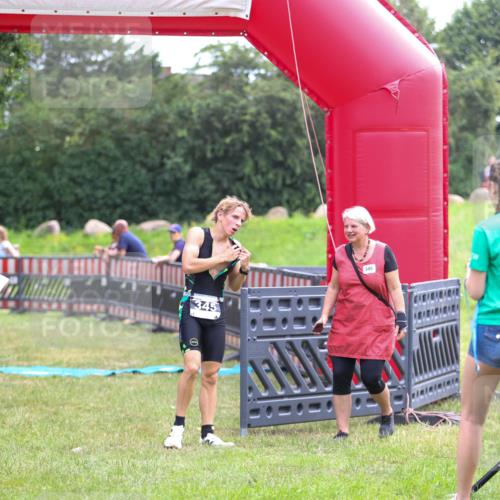 21.06.2026 - 29. Vierlanden-Triathlon Andreas Tolksdorf http://msf.ph/oto/9913460 21.06.2026 11:08:01 Ziel 345, 349, 425 meine-sportfotos.de