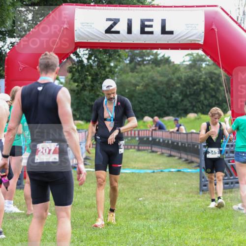 21.06.2026 - 29. Vierlanden-Triathlon Andreas Tolksdorf http://msf.ph/oto/9913467 21.06.2026 11:08:03 Ziel 345, 349 meine-sportfotos.de