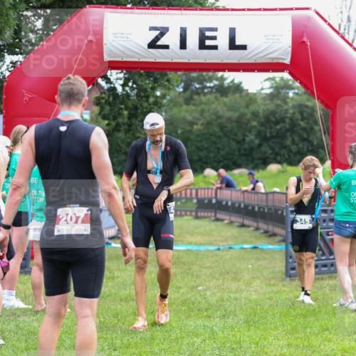 21.06.2026 - 29. Vierlanden-Triathlon Andreas Tolksdorf http://msf.ph/oto/9913470 21.06.2026 11:08:03 Ziel 345, 349 meine-sportfotos.de