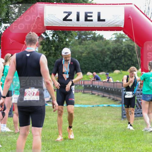 21.06.2026 - 29. Vierlanden-Triathlon Andreas Tolksdorf http://msf.ph/oto/9913471 21.06.2026 11:08:03 Ziel 345, 349 meine-sportfotos.de