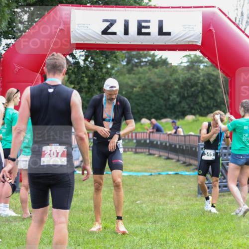 21.06.2026 - 29. Vierlanden-Triathlon Andreas Tolksdorf http://msf.ph/oto/9913474 21.06.2026 11:08:03 Ziel 345, 349 meine-sportfotos.de