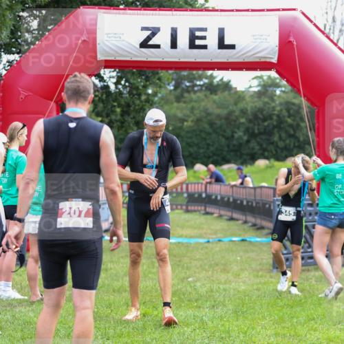 21.06.2026 - 29. Vierlanden-Triathlon Andreas Tolksdorf http://msf.ph/oto/9913475 21.06.2026 11:08:03 Ziel 345, 349 meine-sportfotos.de