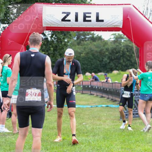 21.06.2026 - 29. Vierlanden-Triathlon Andreas Tolksdorf http://msf.ph/oto/9913476 21.06.2026 11:08:03 Ziel 345, 349 meine-sportfotos.de
