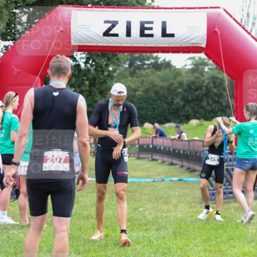 21.06.2026 - 29. Vierlanden-Triathlon Andreas Tolksdorf http://msf.ph/oto/9913477 21.06.2026 11:08:03 Ziel 345, 349 meine-sportfotos.de