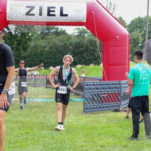 21.06.2026 - 29. Vierlanden-Triathlon Andreas Tolksdorf http://msf.ph/oto/9913483 21.06.2026 11:08:07 Ziel 349 meine-sportfotos.de