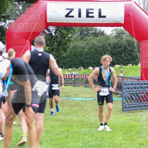 21.06.2026 - 29. Vierlanden-Triathlon Andreas Tolksdorf http://msf.ph/oto/9913487 21.06.2026 11:08:08 Ziel 349 meine-sportfotos.de