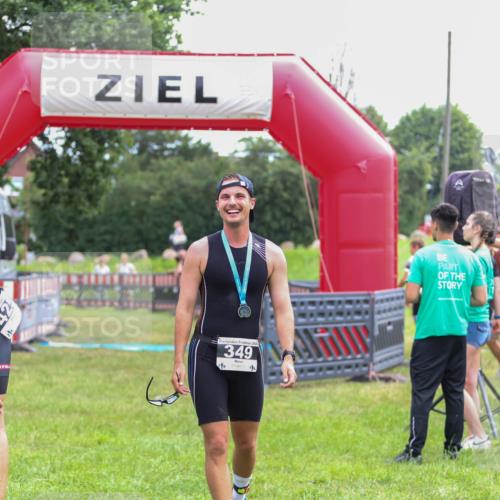 21.06.2026 - 29. Vierlanden-Triathlon Andreas Tolksdorf http://msf.ph/oto/9913492 21.06.2026 11:08:16 Ziel  meine-sportfotos.de