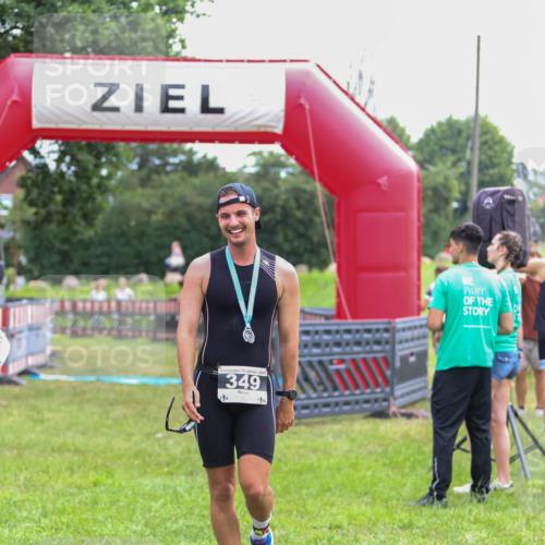 21.06.2026 - 29. Vierlanden-Triathlon Andreas Tolksdorf http://msf.ph/oto/9913494 21.06.2026 11:08:16 Ziel  meine-sportfotos.de