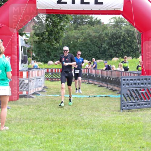 21.06.2026 - 29. Vierlanden-Triathlon Andreas Tolksdorf http://msf.ph/oto/9913495 21.06.2026 11:08:46 Ziel 324, 429 meine-sportfotos.de