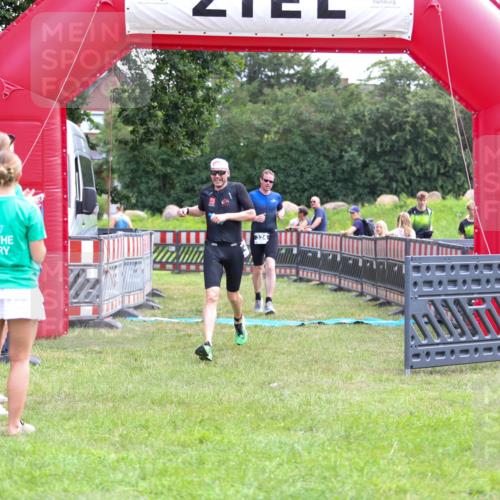 21.06.2026 - 29. Vierlanden-Triathlon Andreas Tolksdorf http://msf.ph/oto/9913496 21.06.2026 11:08:46 Ziel 324, 429 meine-sportfotos.de