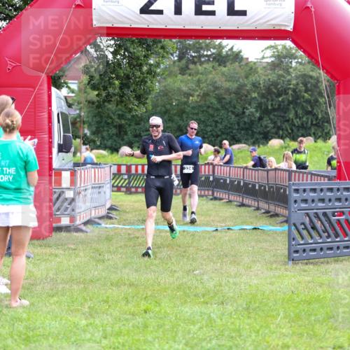 21.06.2026 - 29. Vierlanden-Triathlon Andreas Tolksdorf http://msf.ph/oto/9913497 21.06.2026 11:08:46 Ziel 324, 429 meine-sportfotos.de