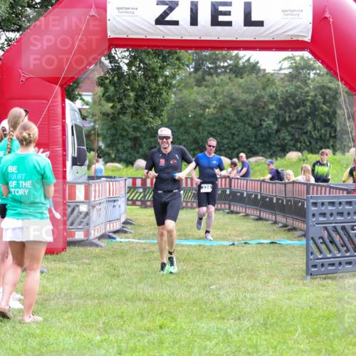 21.06.2026 - 29. Vierlanden-Triathlon Andreas Tolksdorf http://msf.ph/oto/9913501 21.06.2026 11:08:46 Ziel 324, 429 meine-sportfotos.de