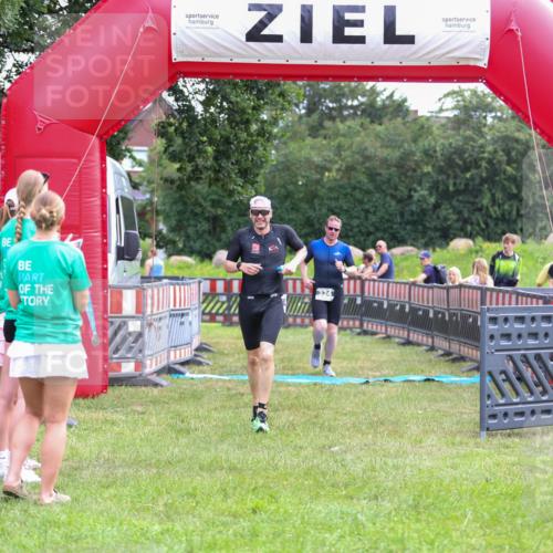 21.06.2026 - 29. Vierlanden-Triathlon Andreas Tolksdorf http://msf.ph/oto/9913502 21.06.2026 11:08:46 Ziel 324, 429 meine-sportfotos.de