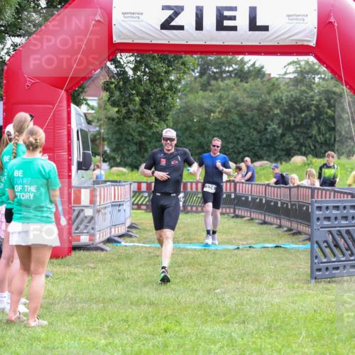21.06.2026 - 29. Vierlanden-Triathlon Andreas Tolksdorf http://msf.ph/oto/9913504 21.06.2026 11:08:46 Ziel 324, 429 meine-sportfotos.de