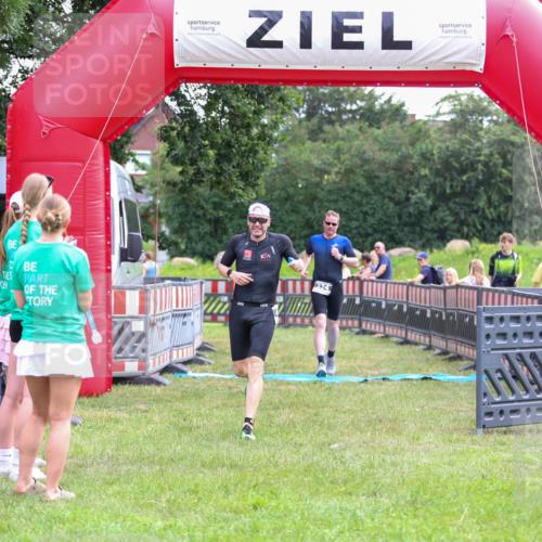 21.06.2026 - 29. Vierlanden-Triathlon Andreas Tolksdorf http://msf.ph/oto/9913505 21.06.2026 11:08:46 Ziel 324, 429 meine-sportfotos.de