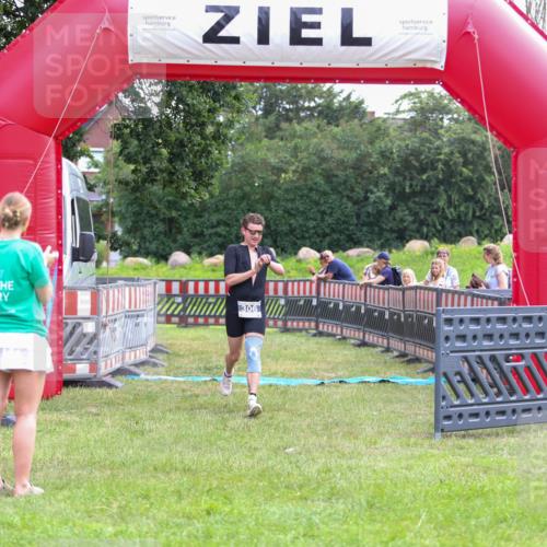 21.06.2026 - 29. Vierlanden-Triathlon Andreas Tolksdorf http://msf.ph/oto/9913530 21.06.2026 11:09:10 Ziel 306 meine-sportfotos.de