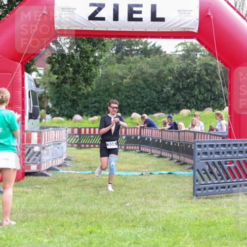 21.06.2026 - 29. Vierlanden-Triathlon Andreas Tolksdorf http://msf.ph/oto/9913532 21.06.2026 11:09:10 Ziel 306 meine-sportfotos.de
