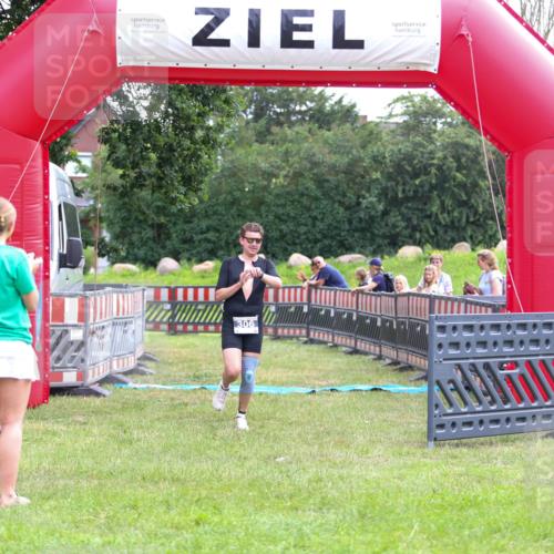 21.06.2026 - 29. Vierlanden-Triathlon Andreas Tolksdorf http://msf.ph/oto/9913533 21.06.2026 11:09:10 Ziel 306 meine-sportfotos.de