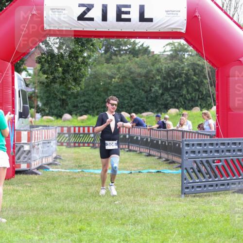 21.06.2026 - 29. Vierlanden-Triathlon Andreas Tolksdorf http://msf.ph/oto/9913540 21.06.2026 11:09:10 Ziel 306 meine-sportfotos.de